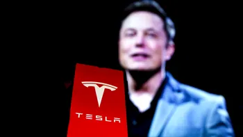 Tesla explodează pe bursă: Cea mai mare creștere din ultimul deceniu datorită previziunilor îndrăznețe ale lui Elon Musk