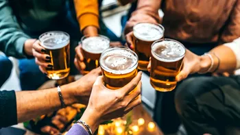 O nouă descoperire științifică leagă consumul de alcool de șase tipuri majore de cancer