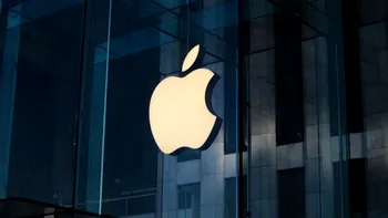 Apple, acuzată de restricționarea ilegală a drepturilor angajaților privind Slack și rețelele sociale