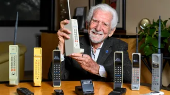 Calendarul zilei 21 octombrie: Invenția primului telefon mobil/Începutul Războiului din Vietnam/Bătălia de la Trafalgar