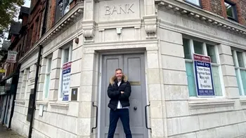 Unui bărbat i s-a refuzat un credit la bancă, așa că 