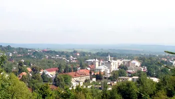 Orașul din România care rămâne fără locuitori. De la o perlă economică regională la o urbe aproape pustie, locuitorii pleacă în număr mare în fiecare an