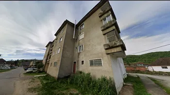 Blocurile din comunism care se vând cu prețul unui apartament din Cluj Napoca sau Brașov. Au zeci de camere și un potențial enorm de investiție