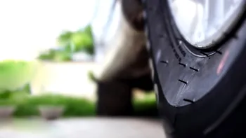 De ce au anvelopele auto acei mici țepi de cauciuc: adevărul din spatele acestor 