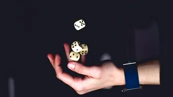 De ce fețele opuse ale zarurilor însumează mereu șapte? Răspunsul surprinzător, fără legătură cu matematica