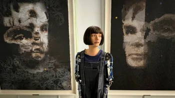 „AI Dumnezeu”. Robotul umanoid cu brațe de fier își vinde prima operă de artă: Cum arată pictura de 180.000 de dolari