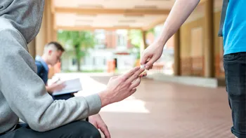 Psihologul Mihai Copăceanu trage un semnal de alarmă: „Opriți metodele riscante în prevenirea consumului de droguri”