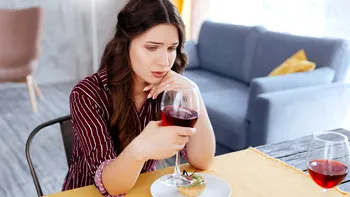 Drunkorexia, tulburarea alimentară care îngrijorează medicii: Ce este și cum se manifestă