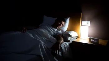 De ce te trezești mereu la ora 3 dimineața și cum poți rezolva această problemă, conform specialiștilor