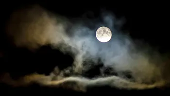 Luminile misterioase de pe Lună: Fenomenul spectaculos asociat cu ploaia de meteori Geminide
