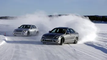 Ce se întâmplă dacă faci drifturi pe străzile din România. Care sunt sancțiunile pentru șoferi, inclusiv pe timp de iarnă