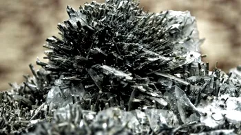 Metalul rar care a schimbat soarta războaielor revine în prim-plan: Antimoniul, cheia industriei moderne