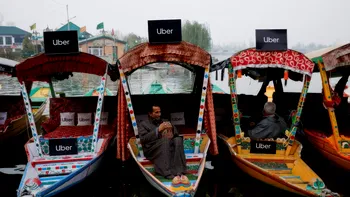 Uber se reinventează cu noi servicii pentru clienți. A ajuns să ofere curse cu barca, prima țară în care sunt disponibile