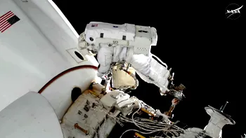 Astronautul blocat de 7 luni în stația spațială pe orbita Pământului a făcut prima ieșire
