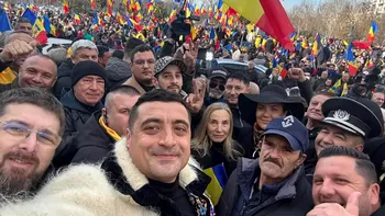 Călin Georgescu și George Simion au chemat mii de români în Parcul Tineretului din Capitală la ”Marea Horă a Unirii Neamului”: ”E nebunie acolo, te calcă în picioare!”