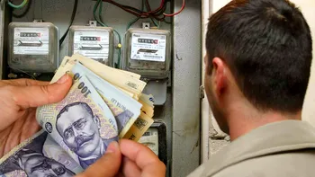Cât crește prețul la curent – noua taxă pe stâlp îți umflă factura la energie electrică