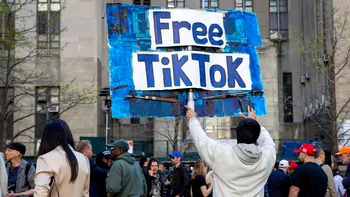 Ceasul „TikTokăie” ora interzicerii TikTok în SUA. Ce urmează pentru viitorul platformei