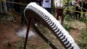 Un obiect spațial a căzut din cer într-un sat din Kenya. Ce este inelul gigantic, era roșu ca focul