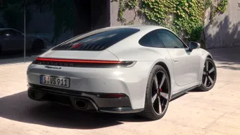 Noul Porsche 911 Carrera S: mai puternic și suficient de performant încât și pe C.T. Popescu l-ar face să viseze la el