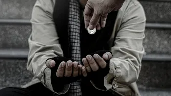 Un cerșetor din Germania stârneşte controverse pe internet. A ieşit la cerşit îmbrăcat cu geacă de mii de euro şi încălţăminte scumpă: ”Este o palmă pentru toți cei cu adevărat nevoiași”