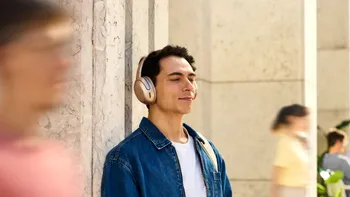 JBL Tour One M3: Căști premium cu conectivitate wireless pentru orice dispozitiv