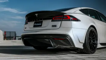 Cea mai scumpă Tesla, comandată de Joe Rogan. Cât de diferită este versiunea lui de Model S Plaid tunată