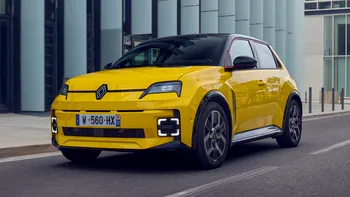 Renault 5 câștigă titlul „Mașina anului 2025”. Dacia Duster scrie istorie în clasament