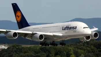 Panică într-un avion Lufthansa. Un pasager a devenit violent şi a vrut să împingă uşa piloţilor. Aeronava a aterizat de urgenţă pe Aeroportul Otopeni