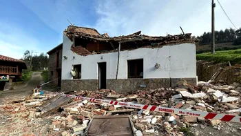 Casa unor români din Spania s-a prăbușit din senin. O persoană în stare gravă. Locuinta abia fusese renovată