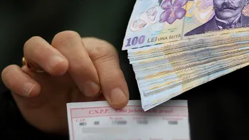 Câți bani primesc românii la pensie comparativ cu salariul pe care l-au avut în ultimii ani de muncă. Diferența este una uriașă