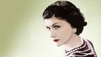 Coco Chanel, moda, parfumul și nemurirea. Cum a ajuns fetița orfană crescută de călugărițe cea mai cunoscută creatoare de modă din istorie