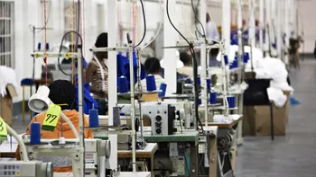 Colosul industriei textile din comunism, scos la vânzare. Cum a ajuns la faliment fabrica care exporta în toată Europa