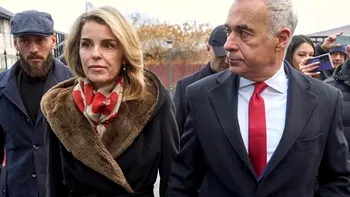 Cristela Georgescu a ajuns la Parchet, unde soţul său este audiat. Singura declaraţie oferită: “Sunt alături de el, este nevinovat”