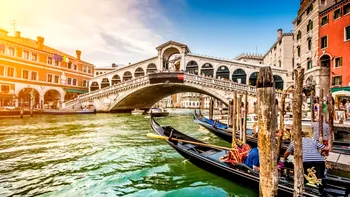 Destinația de vis preferată de români și-a dublat taxa! Cât vor plăti turiștii în 2025