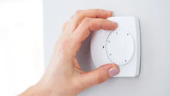 Temperatura minimă la care poți seta termostatul centralei termice când pleci de acasă iarna pentru câteva zile. Experții dezvăluie limita sigură