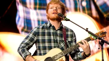 Ed Sheeran, oprit de poliția indiană în timp ce cânta pe stradă. Ce acuzații i s-au adus și cum a reacționat artistul