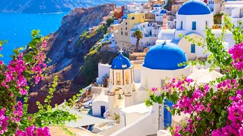 Imagini dezolante cu Insula Santorini după ce a fost părăsită de oameni. Cutremurele s-au intensificat, experții se întreabă ce urmează