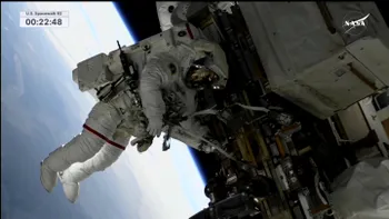 După opt luni de așteptare, astronauții blocați ai NASA ies pentru prima oară împreună în spațiu