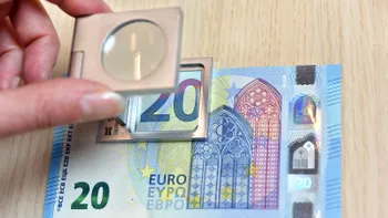 Noi bani falşi circulă în România. Poţi fi amendat dacă plăteşti cu ei, cum îţi dai seama că ai fost păcălit