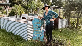 O femeie din Australia a decis să renunțe la bani în urmă cu 10 ani. A renunțat la job, și-a închis toate conturile și trăiește doar din troc. Spune că este mult mai fericită acum