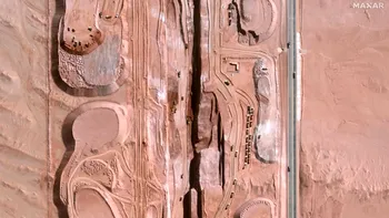 Imagini din satelit dezvăluie în deșertul arab o structură de 500 de metri înălțime și 2,5 km lungime, prima fază a megaorașului Neom
