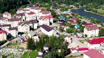 Cel mai mare oraș din România are sub 5.200 de locuitori, dar e mai întins decât București, Cluj-Napoca și Timișoara la un loc