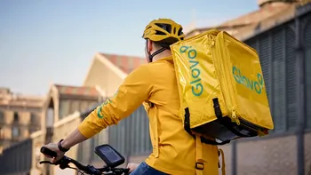 Trucul care îl ajută pe un livrator Glovo să muncească part-time și să câștige 6.000 de lei pe lună. Bacșișul ajunge la 500 de lei pe săptămână