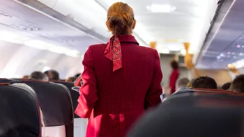 Cât câştigă un însoţitor de zbor de la Ryanair, Wizzair, Emirates, Qatar Airways sau Lufthansa? Un român din domeniu a dezvăluit sumele