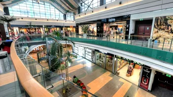 Comandamentul ANPC a ajuns în alt mall din București. Piedone a făcut prăpăd în Sun Plaza, a închis Carrefour, restaurante și cafenele