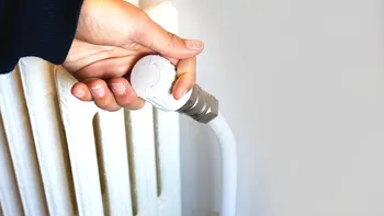 Cum creşti temperatura în locuinţă fără a umbla la termostat. Obiectul de 50 de lei care îţi oferă confort pe timp de ger