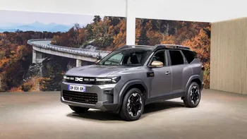 Dacia aduce tracțiune integrală electrificată și cutie automată pe Duster și Bigster