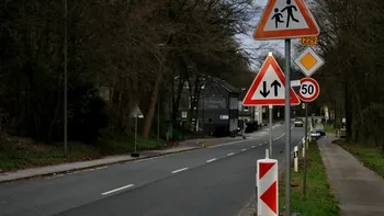 Indicatorul auto care te bulversează la prima vedere. A fost instalat de curând, mulţi şoferi de aici nu ştiu ce înseamnă