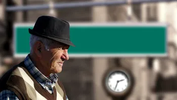 Schimbare pentru viitorii pensionari. Angajaţii pentru care se extinde dreptul la muncă