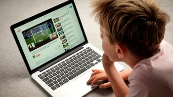 Google folosește inteligența artificială pentru a depista utilizatorii minori pe YouTube